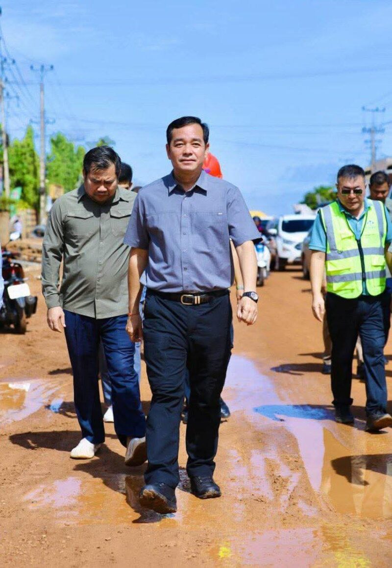   ឯកឧត្តម អ៊ុន ចាន់ដា អញ្ជើញចុះពិនិត្យការរដ្ឋានពង្រីក និងលើកកម្រិតផ្លូវជាតិលេខ៧ (ស្គន់-ក្រុងកំពង់ចាម)